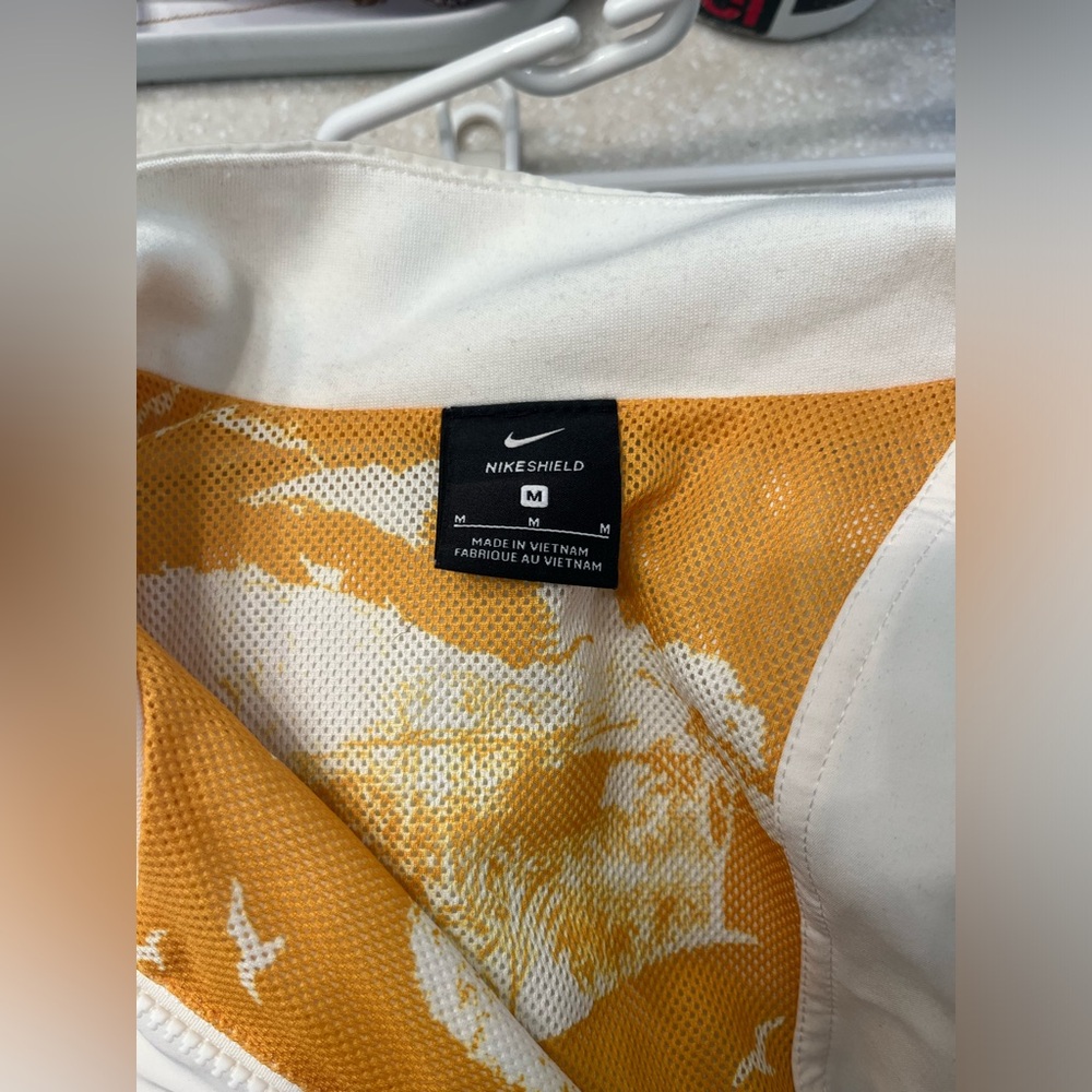 Nike Women’s Hyperadapt Shield Soft Shell Jacket - image 6